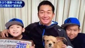 一般人女性の山田聡子さんを結婚相手の嫁（妻・奥さん）に持つヤクルトスワローズ所属の野球選手、石川雅規と2人の息子